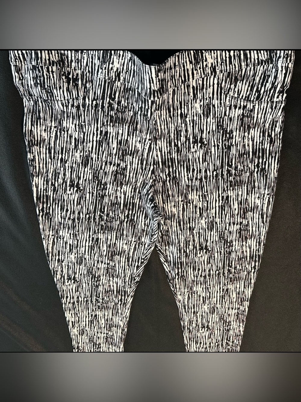 Slim Factor by Investments Black and White Vertical Abstract Patterned Leggings - Picture 4 of 4